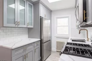 32 Kelly Pkwy, Bayonne, NJ 07002 - Photo 5