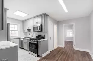 32 Kelly Pkwy, Bayonne, NJ 07002 - Photo 7
