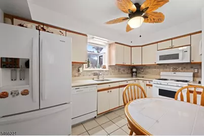29 Avebury Pl, Franklin Township, NJ 08873 - Photo 11