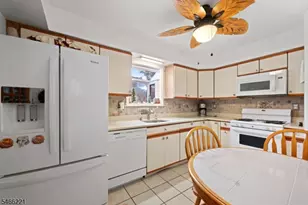 29 Avebury Pl, Franklin Township, NJ 08873 - Photo 11