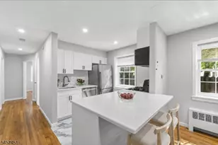 63 Forest Hill Pkwy, Newark, NJ 07104 - Photo 3
