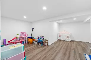 8 Ashland St, Caldwell, NJ 07006 - Photo 33
