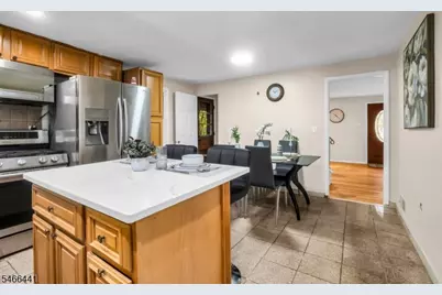 41 Heather Ln, Roselle, NJ 07203 - Photo 9