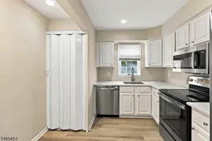 132 Jamestown Rd, Bernards Township, NJ 07920 - Photo 5