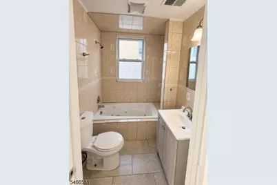 1070 Julia St, Elizabeth, NJ 07201 - Photo 3