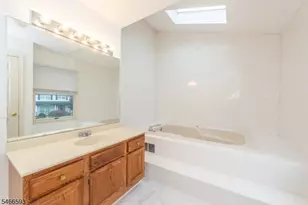 86 Point View Pkwy, Wayne Twp., NJ 07470 - Photo 17