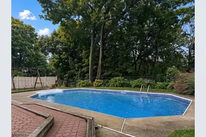 86 Point View Pkwy, Wayne, NJ 07470 - Photo 3
