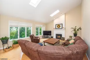 86 Point View Pkwy, Wayne Twp., NJ 07470 - Photo 11