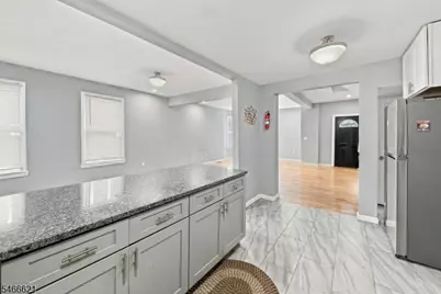 27 Richelieu Ter, Newark, NJ 07106 - Photo 15