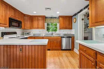 95 Whitehead Rd, Morris Township, NJ 07960 - Photo 9