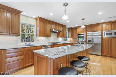 8 Stacy Ln, Bernards Township, NJ 07920 - Photo 5