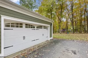 8 Stacy Ln, Bernards Township, NJ 07920 - Photo 3