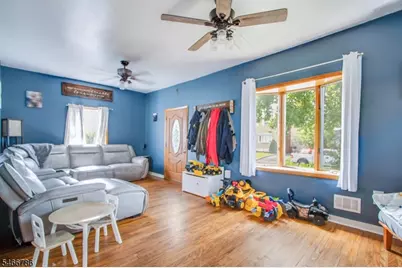 8 Pallant Ave, Linden, NJ 07036 - Photo 5