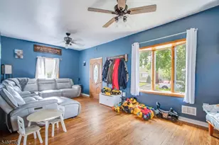 8 Pallant Ave, Linden, NJ 07036 - Photo 5