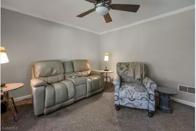 53 Hillcrest Dr, Wayne, NJ 07470 - Photo 15