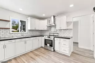 28 Newport Ave, Franklin Township, NJ 08873 - Photo 7