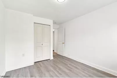 28 Newport Ave, Franklin Township, NJ 08873 - Photo 15