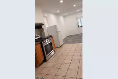 84 Oraton St, Newark, NJ 07104 - Photo 3