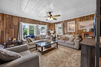 9 Chestnut St, Sussex, NJ 07461 - Photo 1