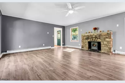 632 Dorothy Ln, Roxbury Township, NJ 07850 - Photo 9