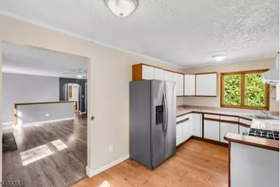 632 Dorothy Ln, Roxbury Township, NJ 07850 - Photo 5