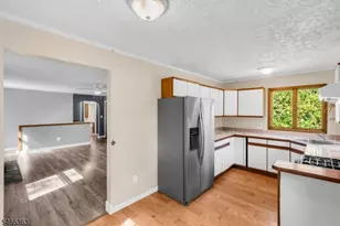632 Dorothy Ln, Roxbury Township, NJ 07850 - Photo 5