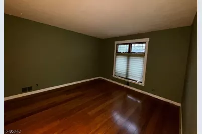 27 Frieda Ln, Woodbridge Township, NJ 07067 - Photo 9