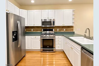 34 Leonard Ter, Roseland, NJ 07068 - Photo 5