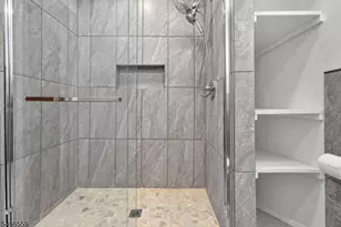 55 Chelsea Cir, Raritan Township, NJ 08822 - Photo 17