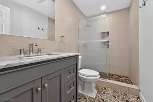 55 Chelsea Cir, Raritan Township, NJ 08822 - Photo 15