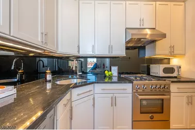 295 Bloomfield Ave #7, Montclair Twp., NJ 07042 - Photo 15