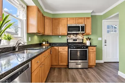 19 Cona Ct, Haledon, NJ 07508 - Photo 7