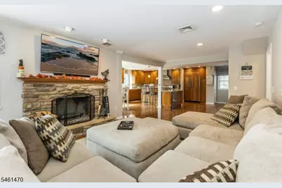 22 Sloping Hill Ter, Wayne, NJ 07470 - Photo 9