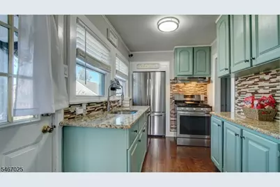 80 N Hill Rd, Woodbridge Township, NJ 07067 - Photo 9