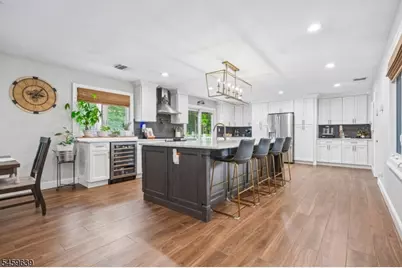 41 Carlos Dr, Fairfield, NJ 07004 - Photo 7