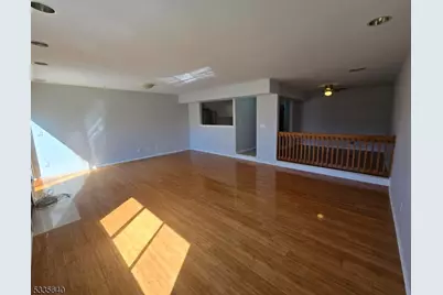 154 Castle Ridge Dr, East Hanover Township, NJ 07936 - Photo 5
