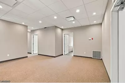 28 Bowling Green Pkwy 2A, Jefferson Township, NJ 07849 - Photo 3