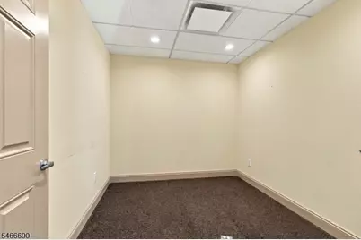 28 Bowling Green Pkwy, Jefferson Township, NJ 07849 - Photo 11