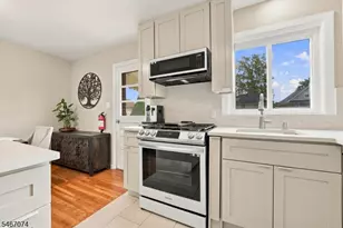 91 Laurel St, Ridgefield, NJ 07660 - Photo 9