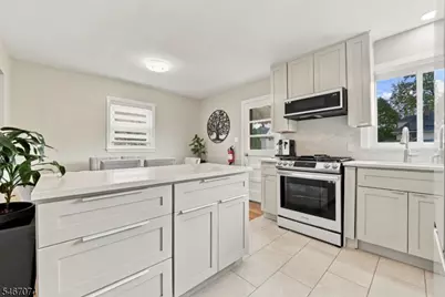 91 Laurel St, Ridgefield, NJ 07660 - Photo 7