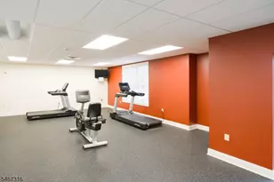 319 Regency Pl, Woodbridge Township, NJ 07095 - Photo 17