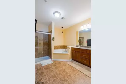 319 Regency Pl #319, Woodbridge Township, NJ 07095 - Photo 9