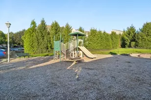 114 Mountainside Dr, Pompton Lakes, NJ 07442 - Photo 13