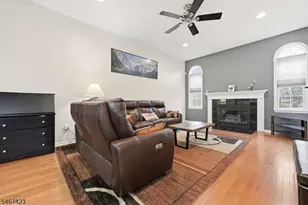 17 Windsor Ln, Lopatcong Township, NJ 08865 - Photo 11