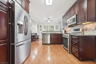 17 Windsor Ln, Lopatcong Township, NJ 08865 - Photo 9