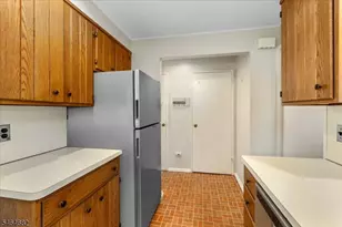 585 Trinity Pl, Westfield, NJ 07090 - Photo 9