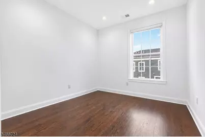 18 Parkside Ln, Teaneck Township, NJ 07666 - Photo 17