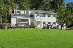 174 Sutton Dr, Berkeley Heights Township, NJ 07922 - Photo 1