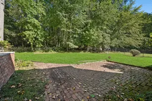 174 Sutton Dr, Berkeley Heights Township, NJ 07922 - Photo 25