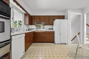 174 Sutton Dr, Berkeley Heights Township, NJ 07922 - Photo 9